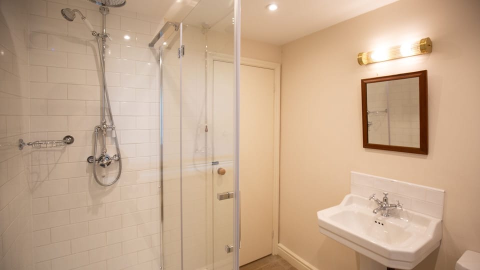 Shower Room, Woodland Cottage, Bolthole Retreats