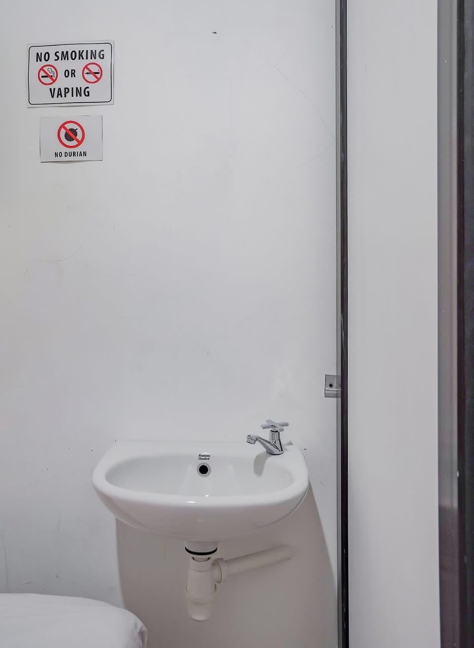 Economy Double Room | Bathroom | Shower, towels