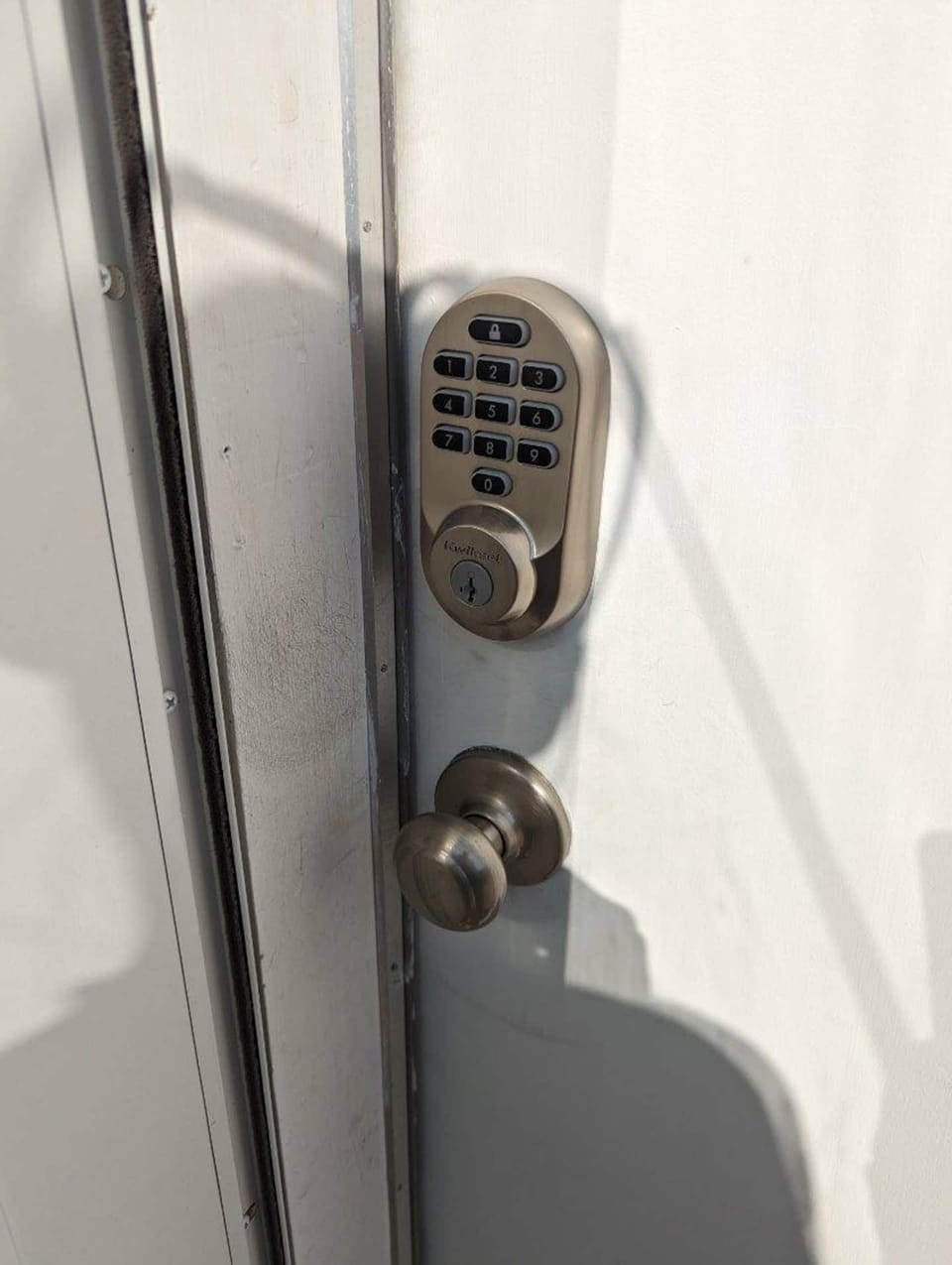 🔑 Easy Self Check-In with Smart Lock