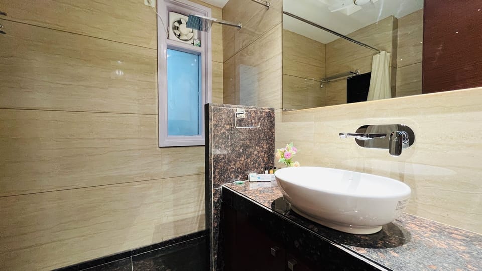 BluO 3BHK Golf Course Road Balcony Lift Apartment in Gurugram