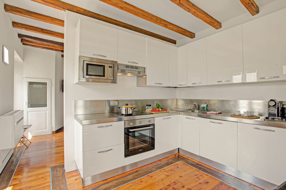 Standard Apartment, 2 Bedrooms, Balcony (Mirador Del Lago) | Private kitchen