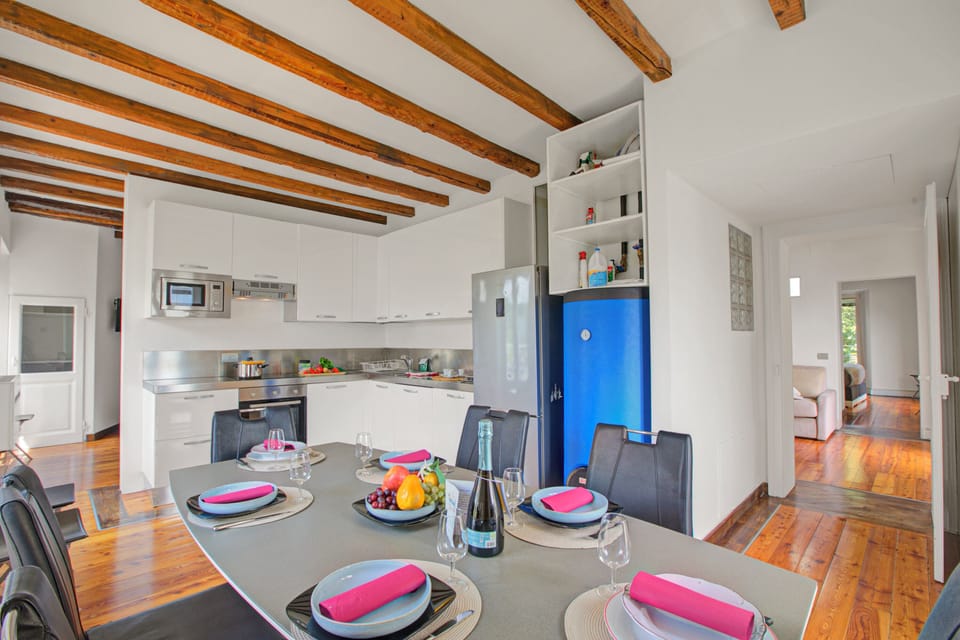 Standard Apartment, 2 Bedrooms, Balcony (Mirador Del Lago) | Dining