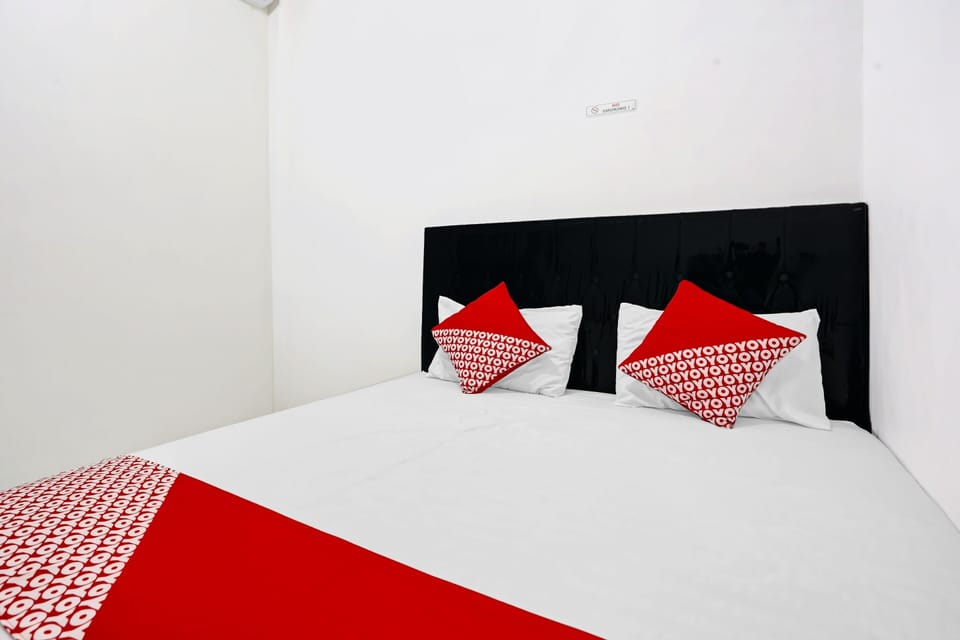 Deluxe Double Room | Desk, laptop workspace, WiFi (free), bed sheets