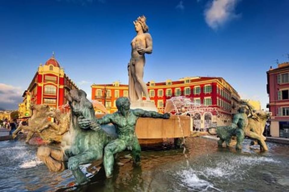 Place Massena 2 minutes away from the Duplex le "Gesu"