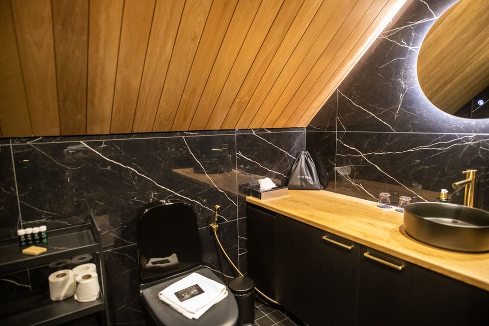 Cabin | Bathroom | Free toiletries, hair dryer, bidet