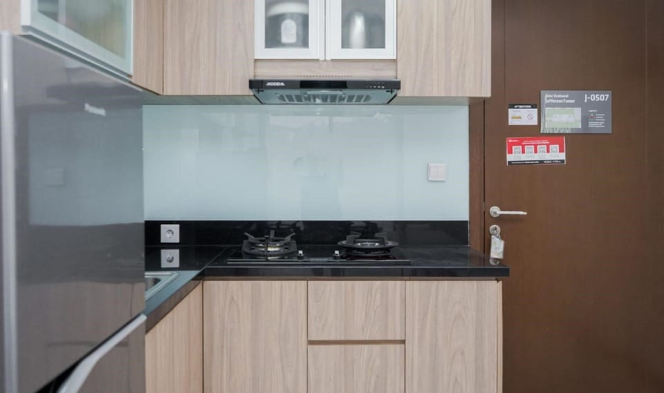 Apartment | Private kitchen | Full-size fridge, stovetop