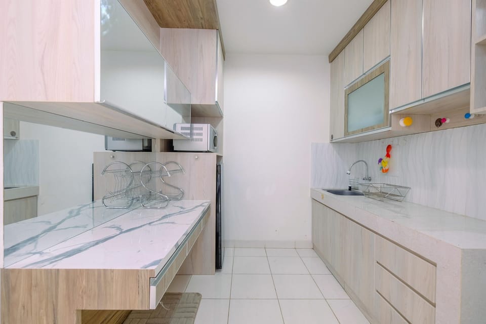 Apartment | Private kitchen | Full-size fridge, stovetop