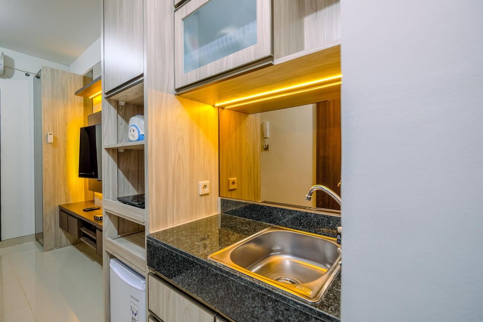 Studio | Private kitchen | Full-size fridge, stovetop