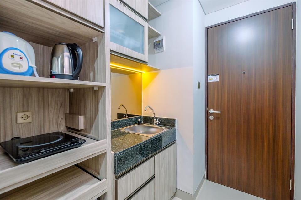 Studio | Private kitchen | Full-size fridge, stovetop