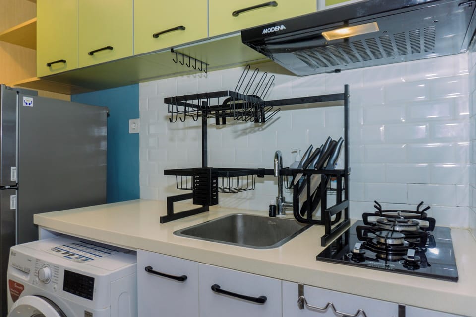 Studio | Private kitchen | Full-size fridge, stovetop