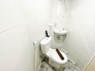 Apartment | Bathroom | Shower, free toiletries, towels