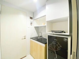 Apartment | Private kitchen | Full-size fridge, stovetop