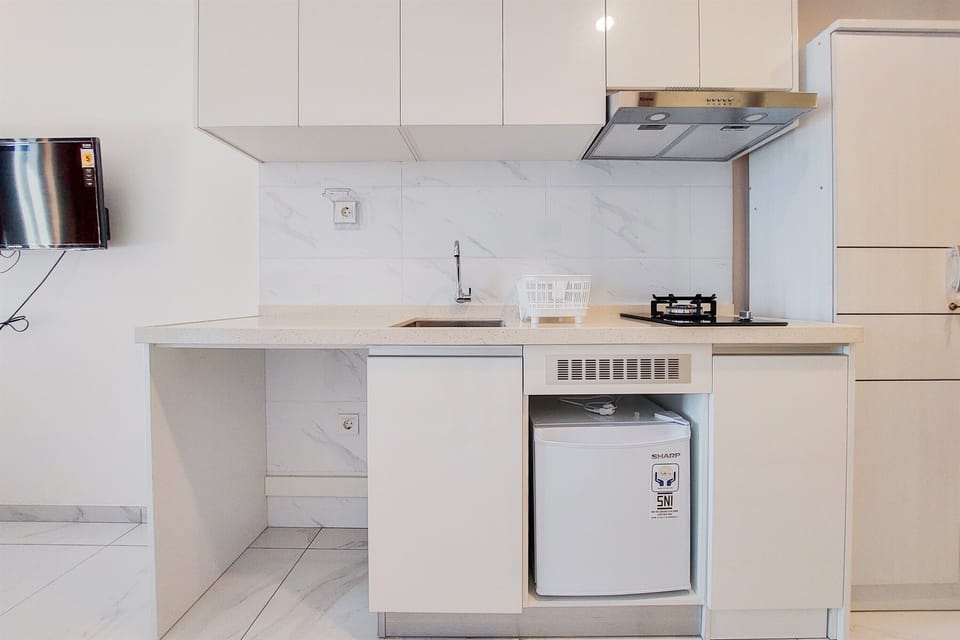 Studio | Private kitchen | Full-size fridge, stovetop