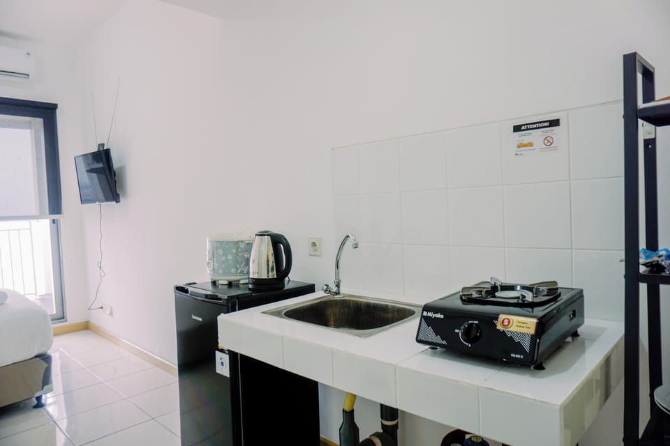 Studio | Private kitchen | Full-size fridge, stovetop