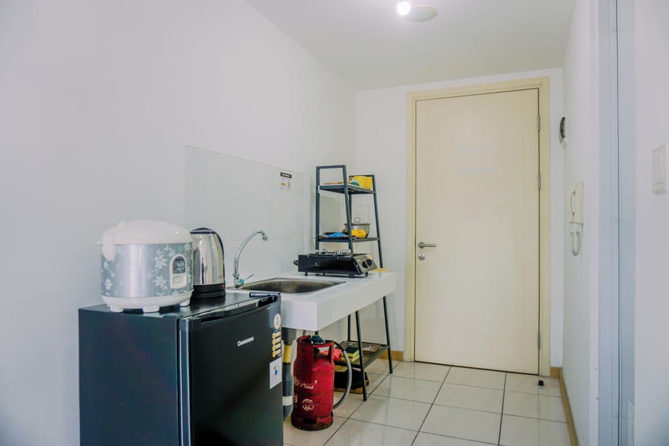 Studio | Private kitchen | Full-size fridge, stovetop