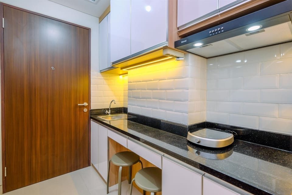 Studio | Private kitchen | Full-size fridge, stovetop