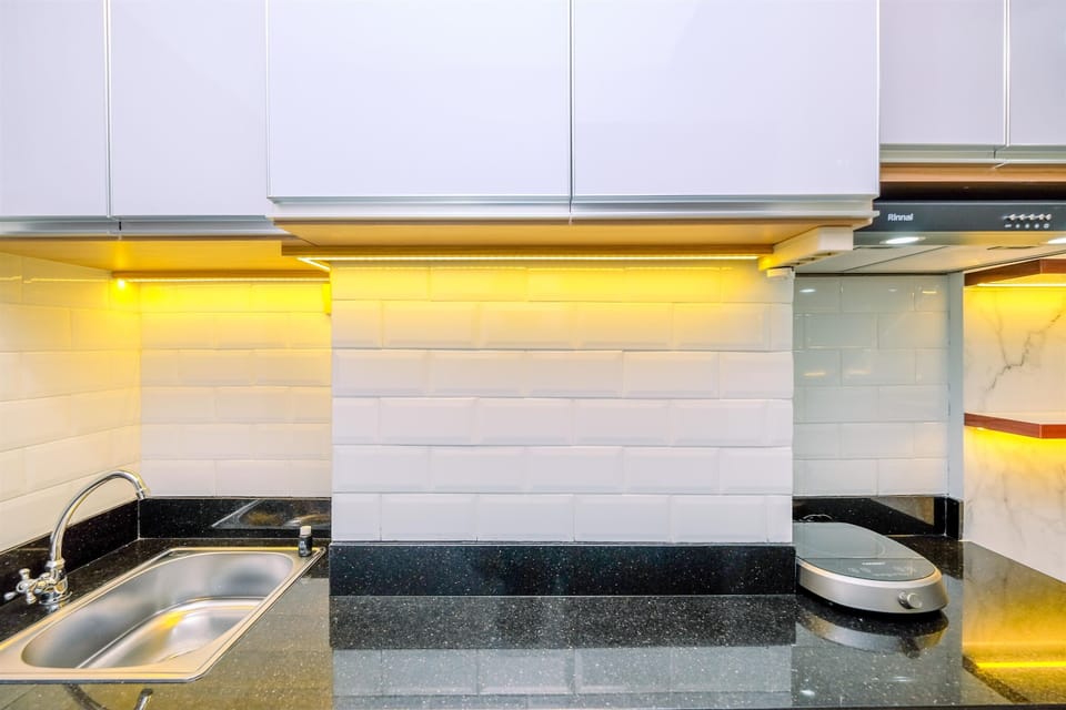 Studio | Private kitchen | Full-size fridge, stovetop