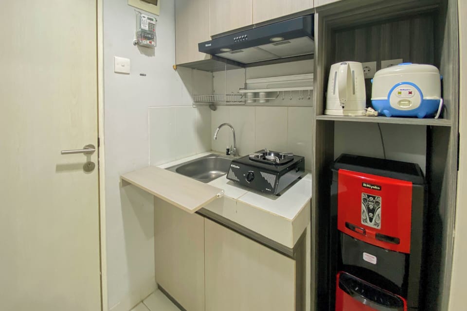 Apartment | Private kitchen | Full-size fridge, stovetop