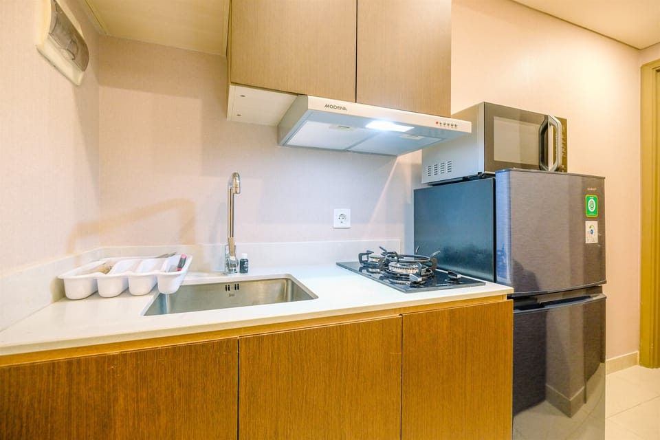Apartment | Private kitchen | Full-size fridge, stovetop
