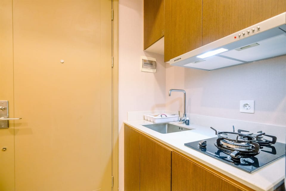 Apartment | Private kitchen | Full-size fridge, stovetop
