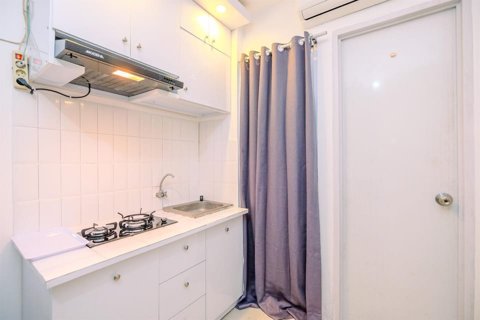 Apartment | Private kitchen | Full-size fridge, stovetop