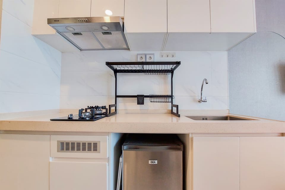 Studio | Private kitchen | Full-size fridge, stovetop
