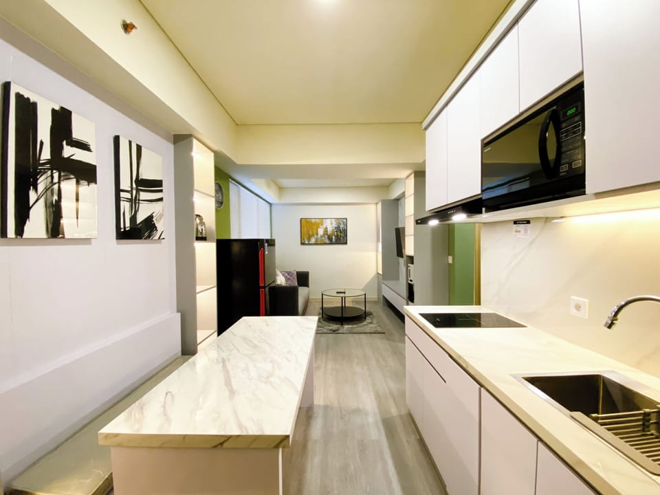 Apartment | Private kitchen | Full-size fridge, stovetop