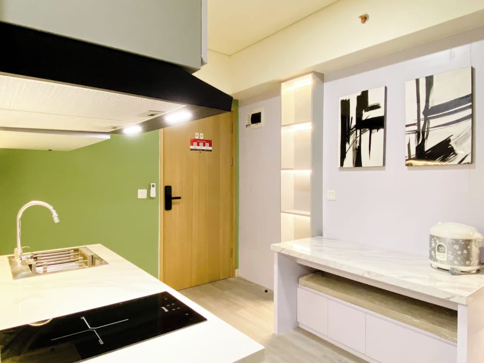 Apartment | Private kitchen | Full-size fridge, stovetop