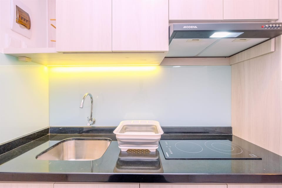 Studio | Private kitchen | Full-size fridge, stovetop
