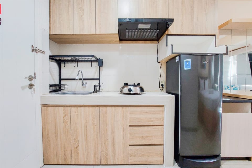 Studio | Private kitchen | Full-size fridge, stovetop