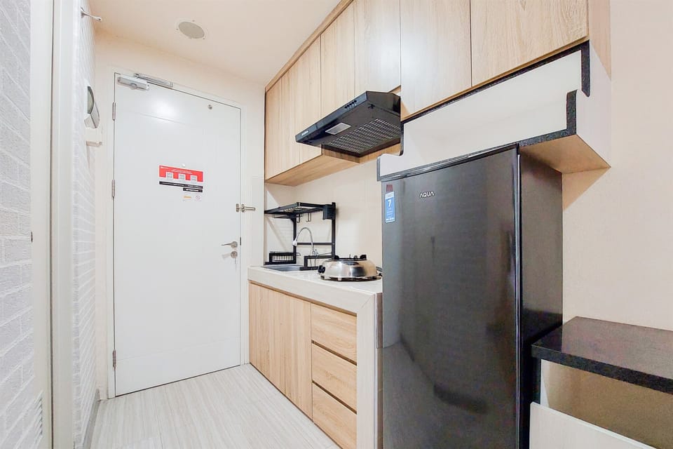 Studio | Private kitchen | Full-size fridge, stovetop