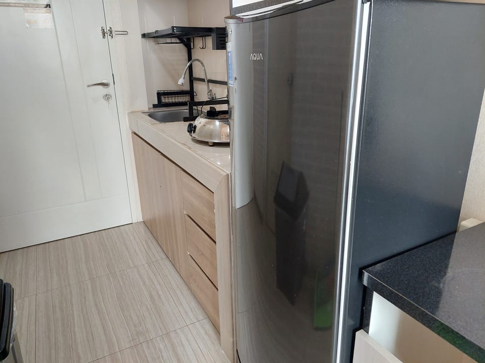 Studio | Private kitchen | Full-size fridge, stovetop