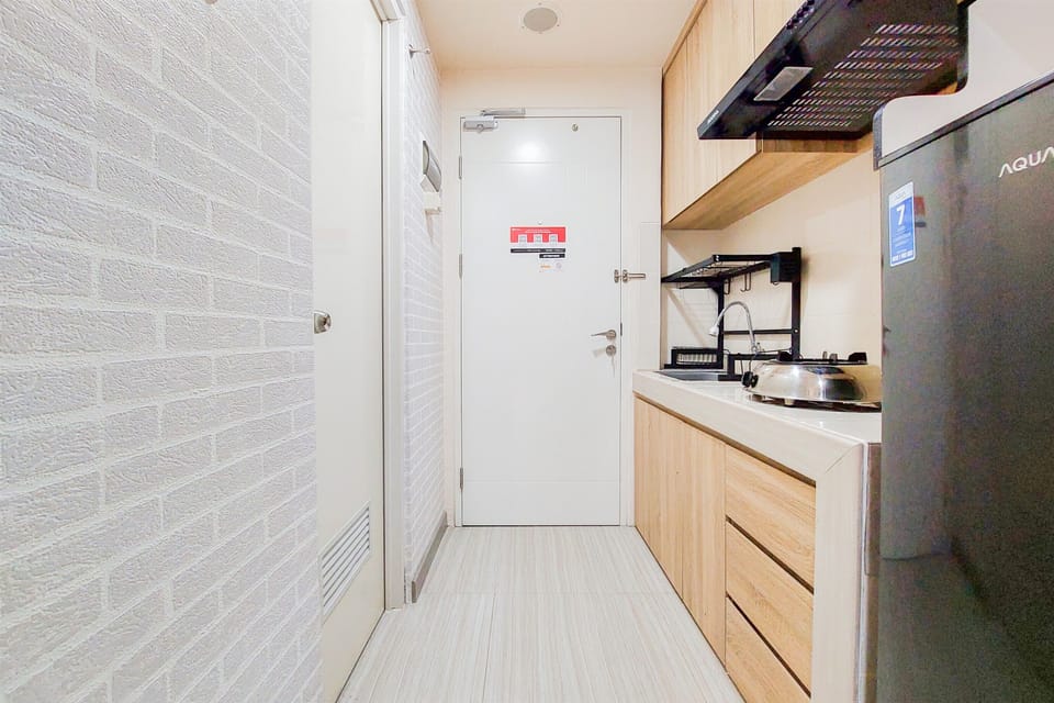 Studio | Private kitchen | Full-size fridge, stovetop