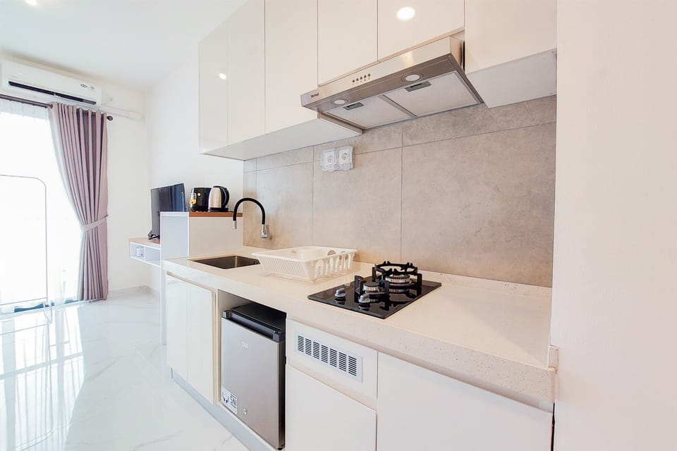 Studio | Private kitchen | Full-size fridge, stovetop