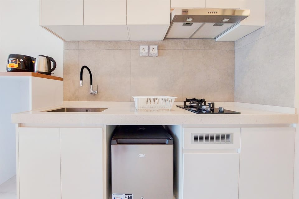 Studio | Private kitchen | Full-size fridge, stovetop