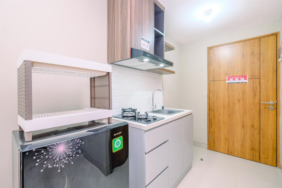 Studio | Private kitchen | Full-size fridge, stovetop