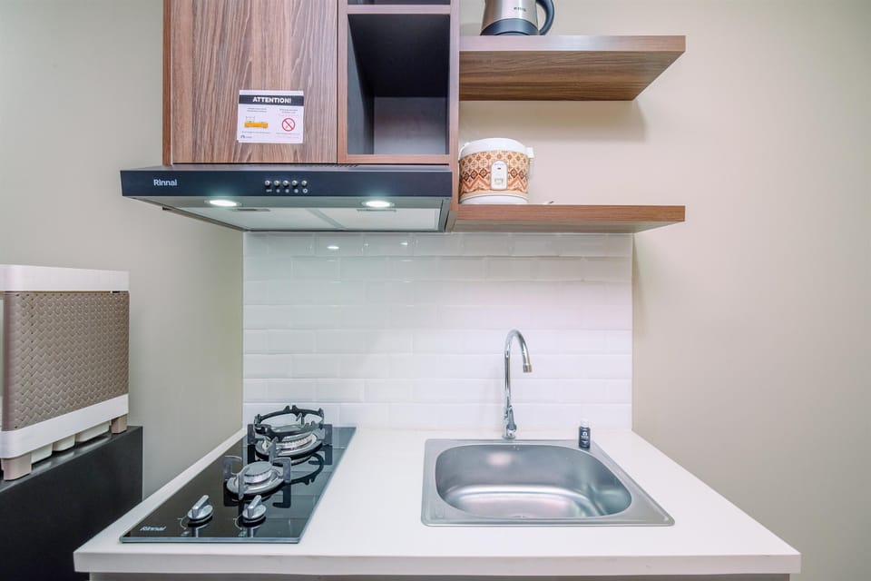 Studio | Private kitchen | Full-size fridge, stovetop
