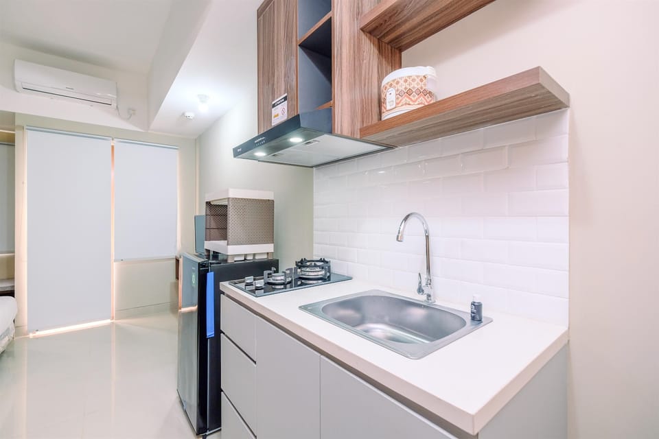 Studio | Private kitchen | Full-size fridge, stovetop