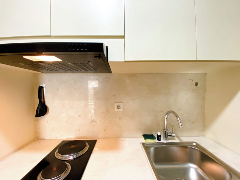 Apartment | Private kitchen | Full-size fridge, stovetop