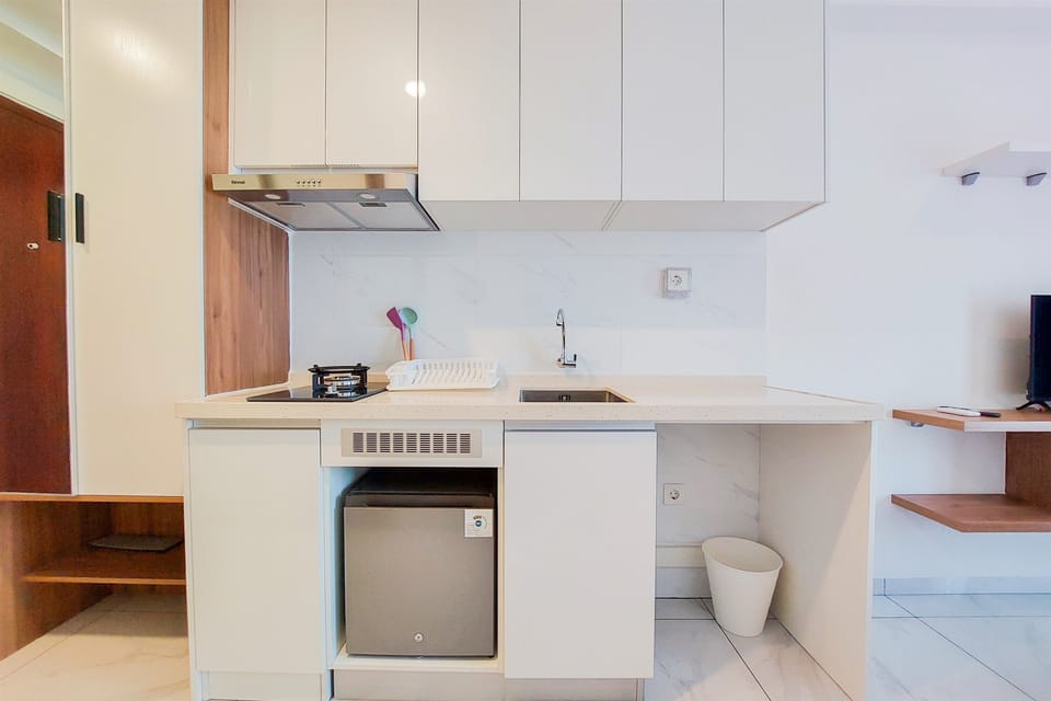 Studio | Private kitchen | Full-size fridge, stovetop