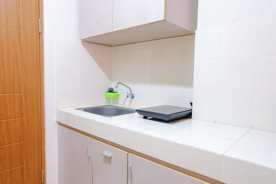 Studio | Private kitchen | Full-size fridge, stovetop