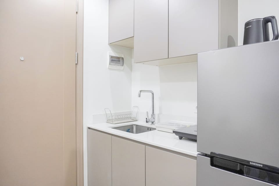 Apartment | Private kitchen | Full-size fridge, stovetop