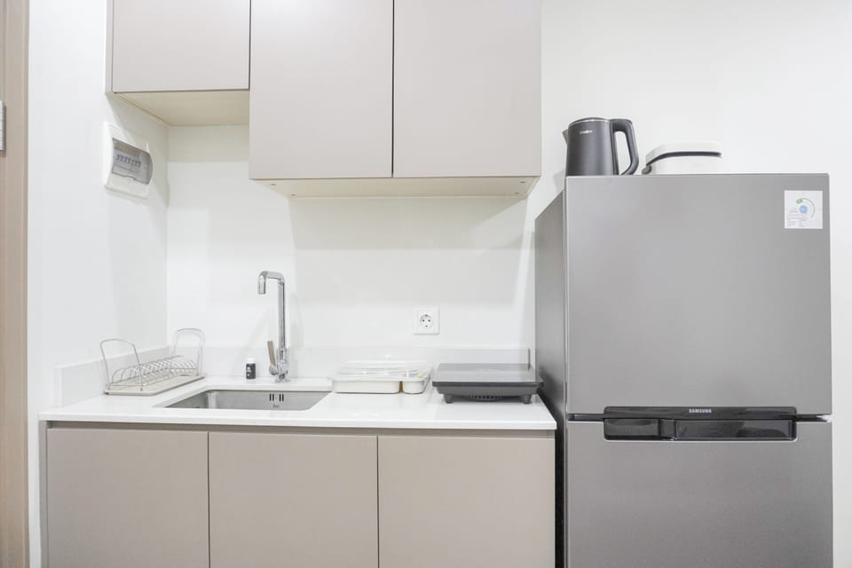 Apartment | Private kitchen | Full-size fridge, stovetop