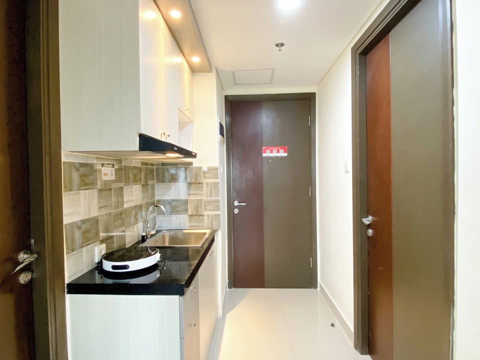 Apartment | Private kitchen | Full-size fridge, stovetop