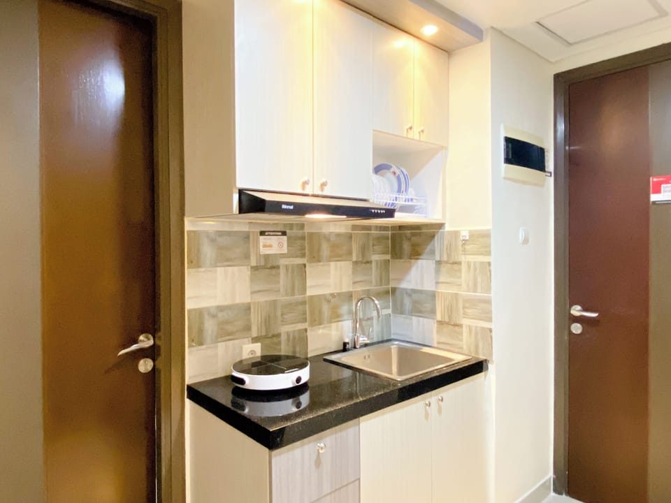 Apartment | Private kitchen | Full-size fridge, stovetop
