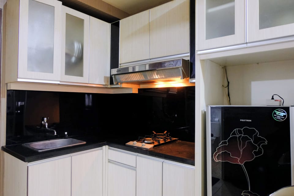 Apartment | Private kitchen | Full-size fridge, stovetop