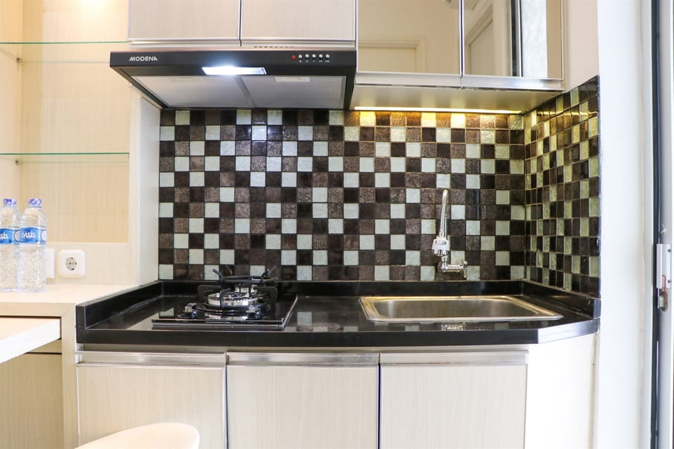 Apartment | Private kitchen | Full-size fridge, stovetop