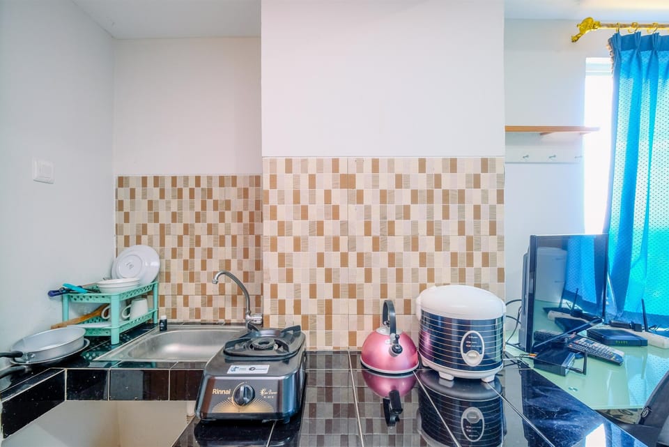 Studio | Private kitchen | Full-size fridge, stovetop