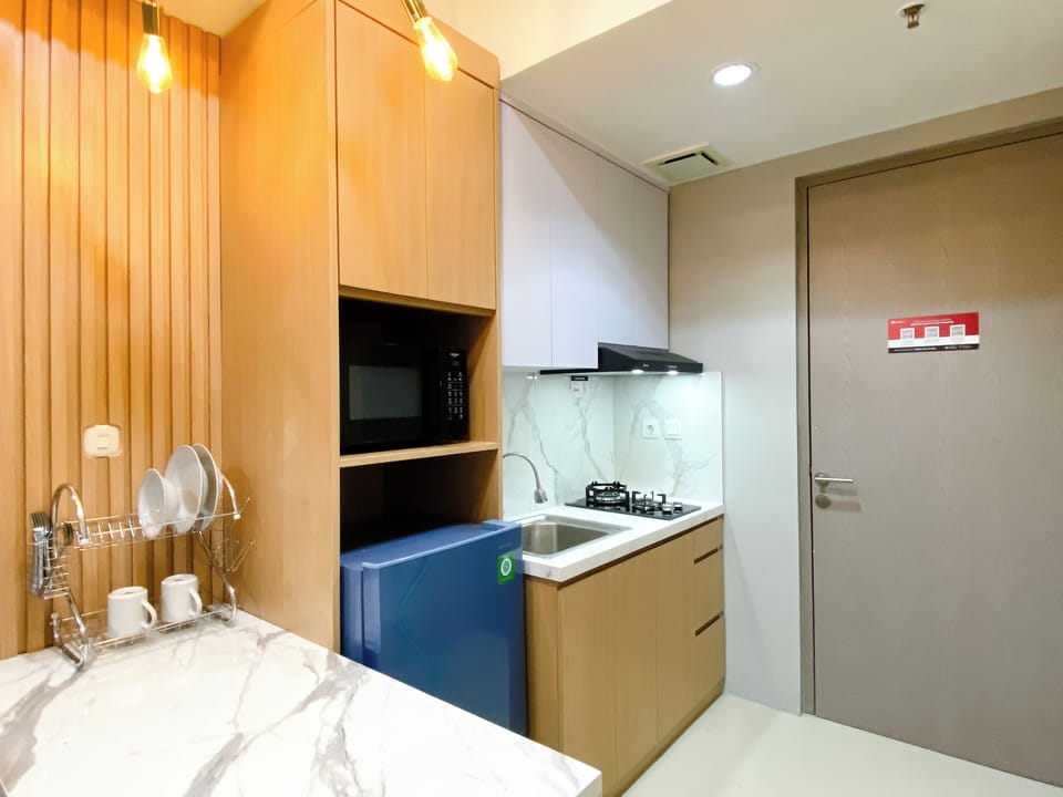 Apartment | Private kitchen | Full-size fridge, stovetop