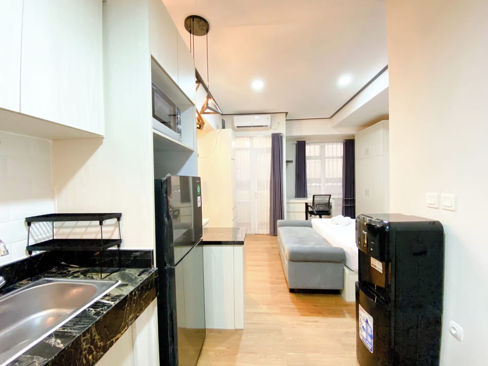 Studio | Private kitchen | Full-size fridge, stovetop
